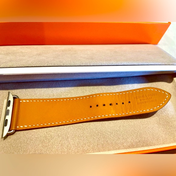 Hermes Apple Watch Band (Leather Band + Sports Band) - Picture 4 of 5